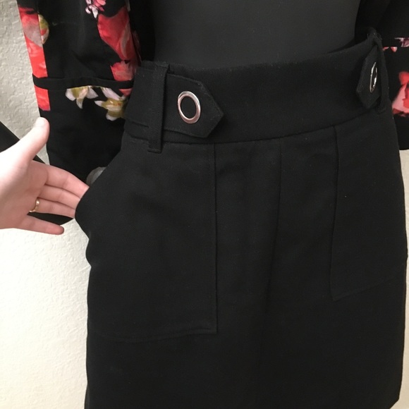 Black mini skirt pockets - Picture 2 of 4